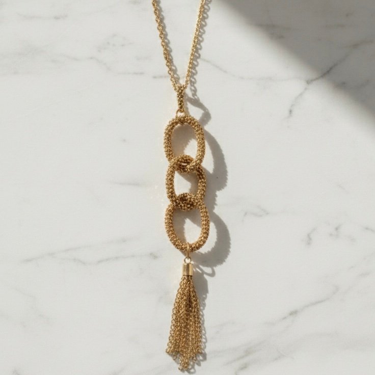 Кулон Золотой Триумф — Динамика и блеск 🏆