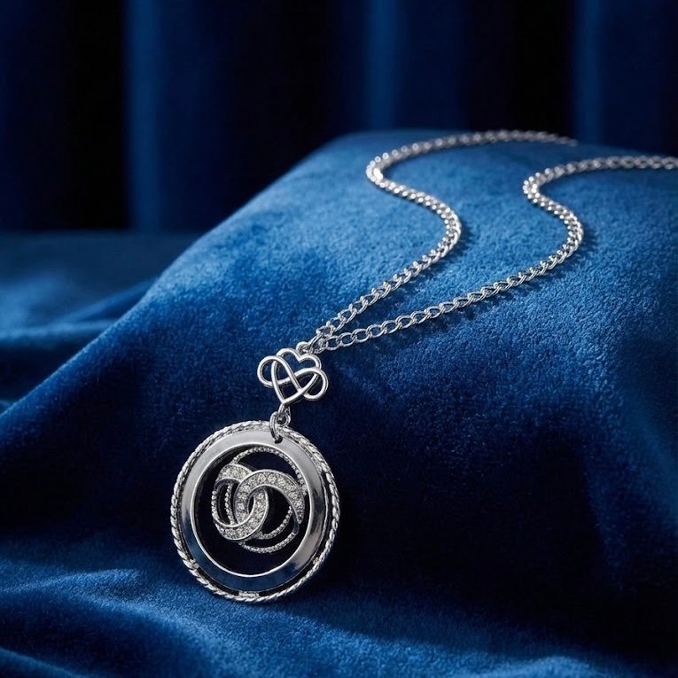 Кулон Chanel Style в серебре - воплощение вечной классики 💎