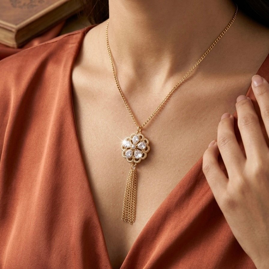 Кулон Золотой цветок с кристаллами и кисточкой ✨